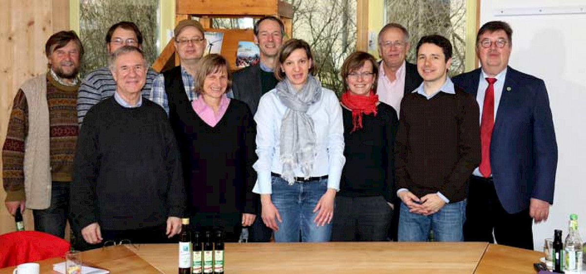 Vordere Reihe v.l.nr.: Dr. Werner Zittel (Ludwig-Bölkow-Stiftung), Barbara Heydenreich (Netzwerk Blühende Landschaft), Anita Walter (Protein regional), Anne Fröhlich (BDOel e.V.), Holger Loritz (Netzwerk Blühende Landschaft), Hintere Reihe v.l.n.r.:  Herbert Barthel (Bund Naturschutz in Bayern e.V.), Dr. Ben Schmehe (Dottenfelderhof), Patric Bies (Bliesgau Ölmühle), Cornelis Hemmer (Stiftung für Mensch und Umwelt), Thomas Kaiser (Ludwig-Bölkow-Stiftung, Protein regional), Peter Maske (Deutscher Imkerbund e.V.)