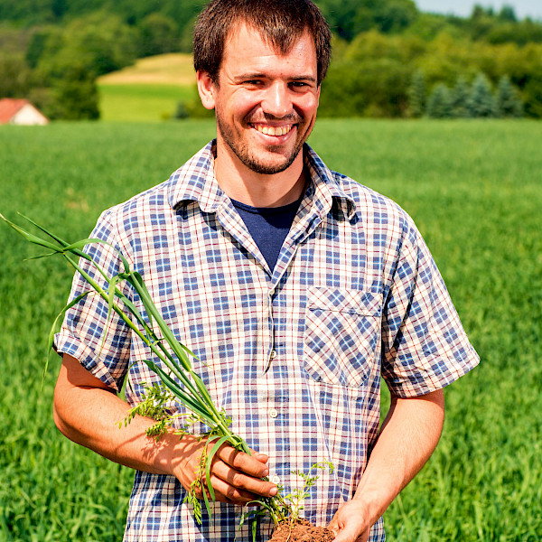Ein Landwirt unserer Partnerbetriebe Ein Landwirt unserer Partnerbetriebe
